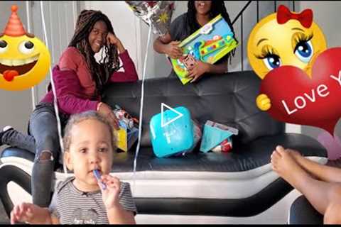 UNBOXING SARIAH'S BIRTHDAY GIFTS #unboxing #unboxingvideo #unboxingtoys #unboxinggift #birthdaygift